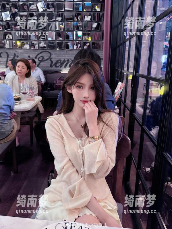 小小奶瓶儿的珍珠人鱼加长版，cos中的美丽梦幻，写真带你遨游海底世界！