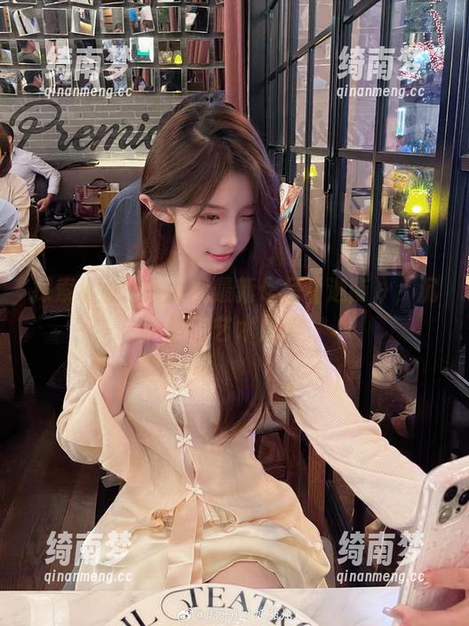 小小奶瓶儿 探索小小奶瓶儿的最新作品《迦南》,沉醉于艺术之美