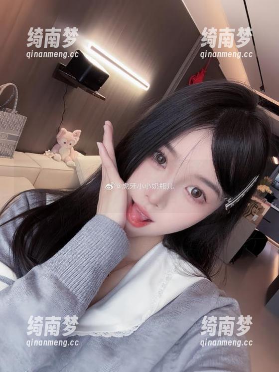 独家观看小小奶瓶儿兔女郎加长版写真，仿佛置身梦幻世界