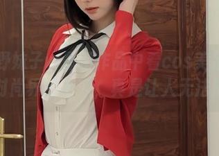 从小野妹子w最新作品中看cos美足如何成为时尚界的新宠，真是让人无法抗拒！