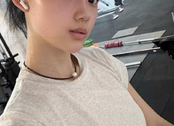 少女秩序 - 小满最新图包大揭秘，粉色梦幻世界等你来探索，速战速决！