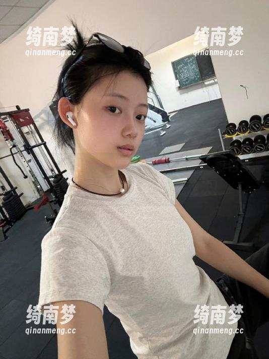 少女秩序-小满 少女秩序 - 小满最新图包大揭秘,粉色梦幻世界等你来探索,速战速决!