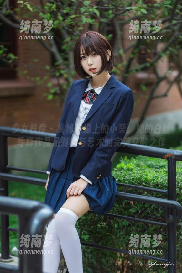 少女秩序 - 维秘跑道上的小葵：她的白丝写真作品是时尚与艺术的完美交融之作