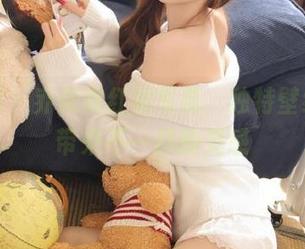 尤果网 - 乔依琳红裙写真，独特壁纸给你带来不一样的灵感