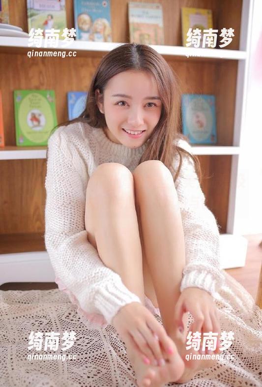 尤果网-倪叶腾 尤果网 - 感受倪叶腾的灰丝之美,原图及图片展现出她独特的艺术风格与创意!