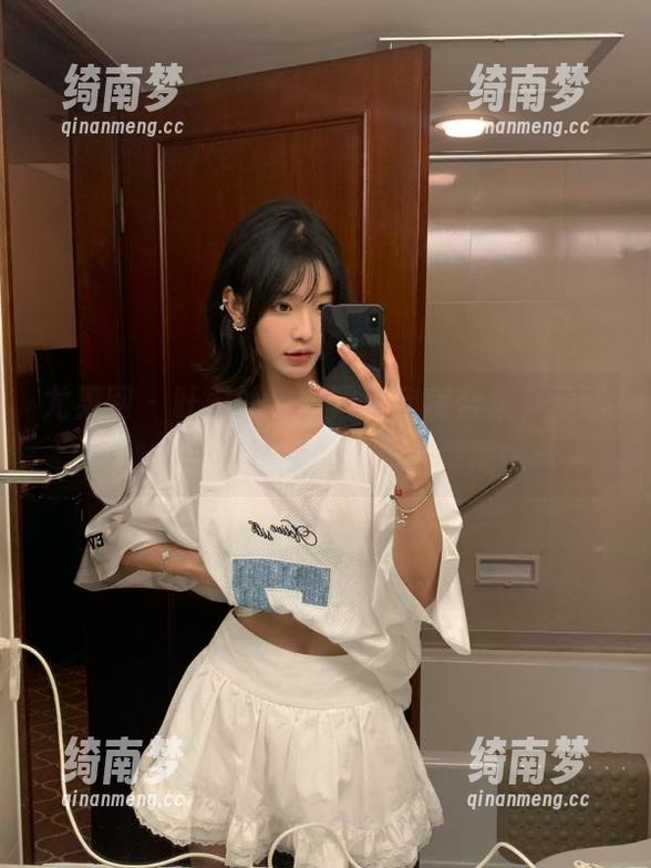 尤果网-叶希 尤果网 - 叶希的皮衣写真欣赏合集,分享每一帧背后的故事与情感