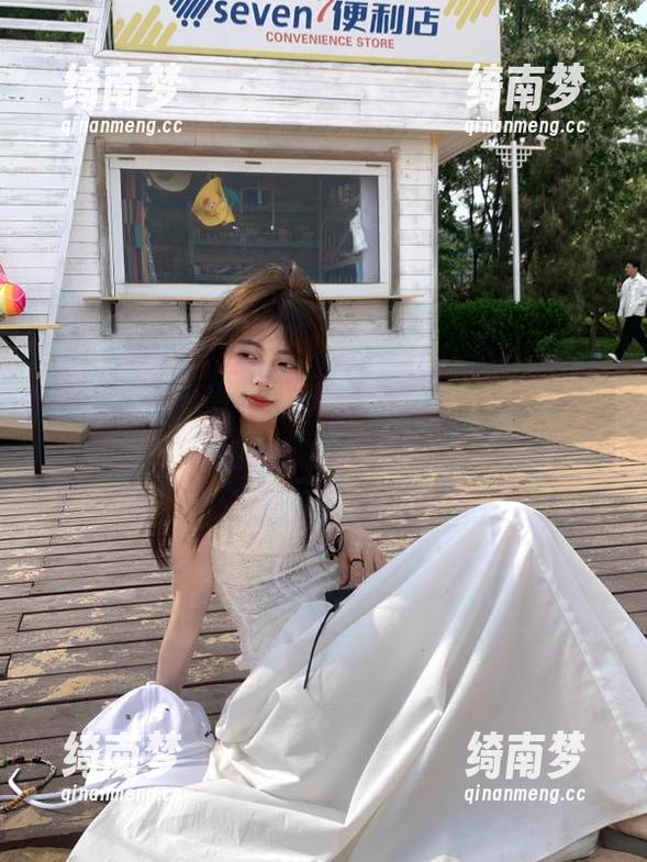 尤果网 - 周妍希长腿写真完美展现，美图揭露她隐藏的性感魅力！