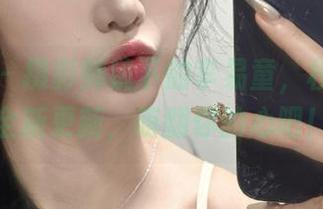 尤果网 - 摄影师镜下的李易童，校服写真全新更新，萌翻你的心吧！