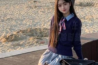 尤果网 - 当美丽遇上搞笑：王尔琳高清泳装资源中的尴尬时刻