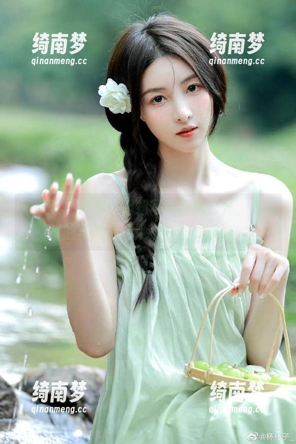 尤果网 - 程瑜西御姐写真原图公开，更新的姿势有点她不常尝试哦！
