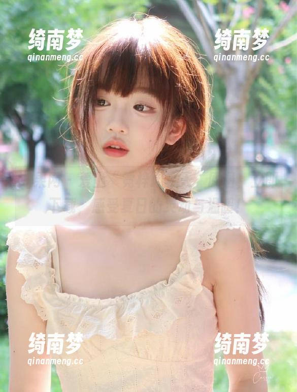 尤果网 - 爱上“霓梓心夏天”原图，立即下载，感受夏日的灵动与温暖！
