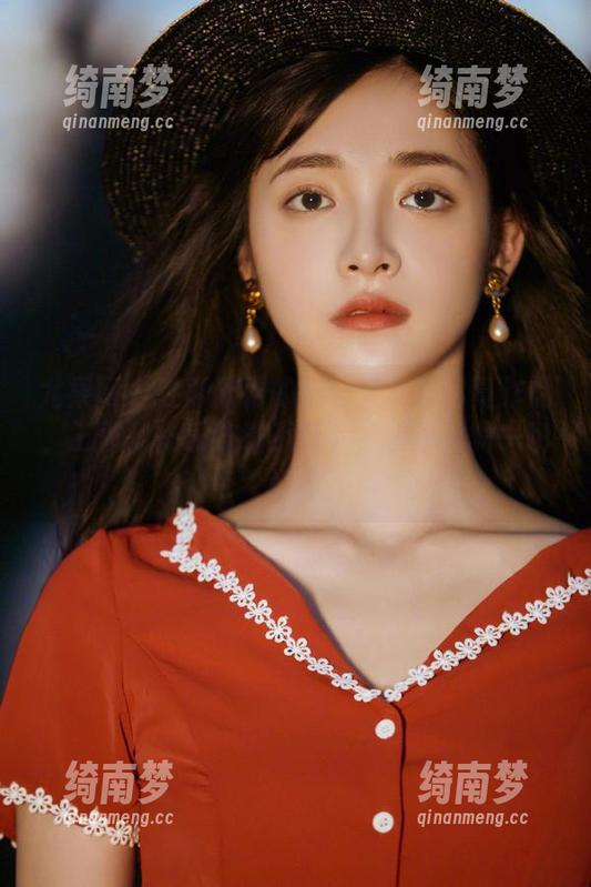 尤果网-顾欣怡 尤果网 - 在顾欣怡的办公室定制写真作品,工作和快乐统统不落下,装逼只需一瞬间!