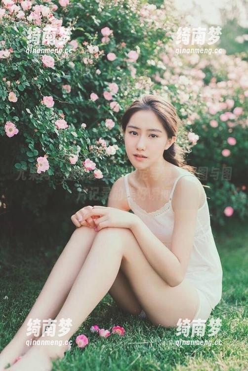 尤果网 - 颜亦汐圣诞限定写真，原图与图片记录的美好瞬间