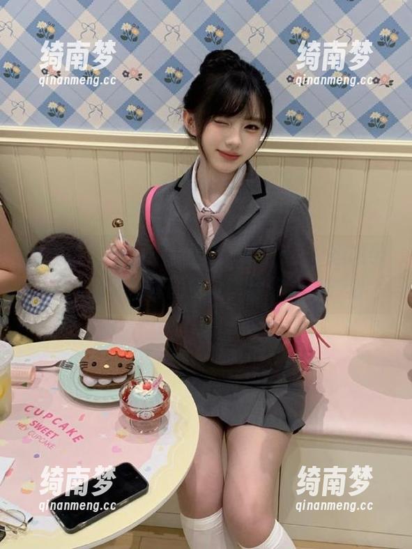 尤物馆-Cris_卓娅祺 尤物馆 - 自嘲不止于此,Cris_卓娅祺学姐的全套写真图包分享给你心碎时刻