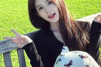 尤物馆 - 发现baby贝贝的圣诞写真合集，分享节日的欢乐与温馨