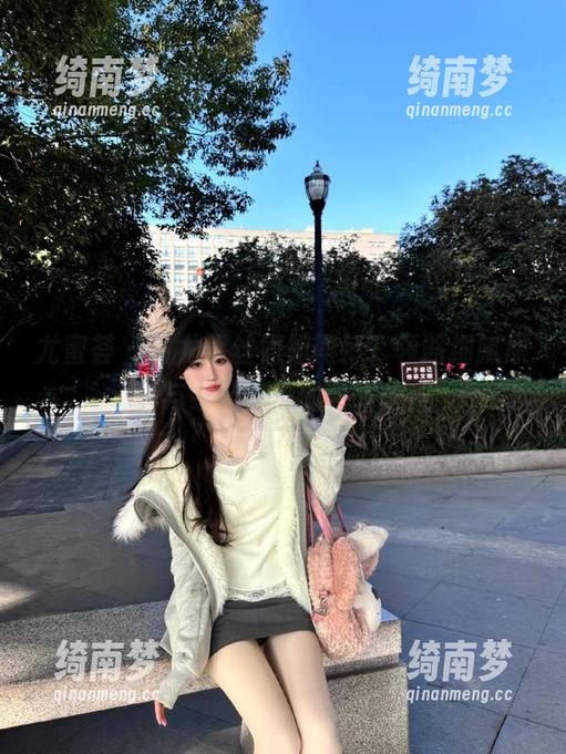 尤蜜荟 - 与尤妮丝姐姐同行，领略细腻原图与经典壁纸的艺术之美