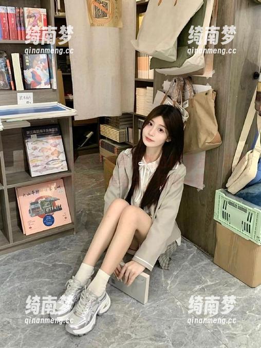 尤蜜荟 - 从图片看黄乐然的JK作品：艺术与时尚的完美结合，值得一赞！