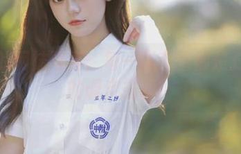 屿鱼的网袜写真：每一张套图都是对时尚的调皮挑战！
