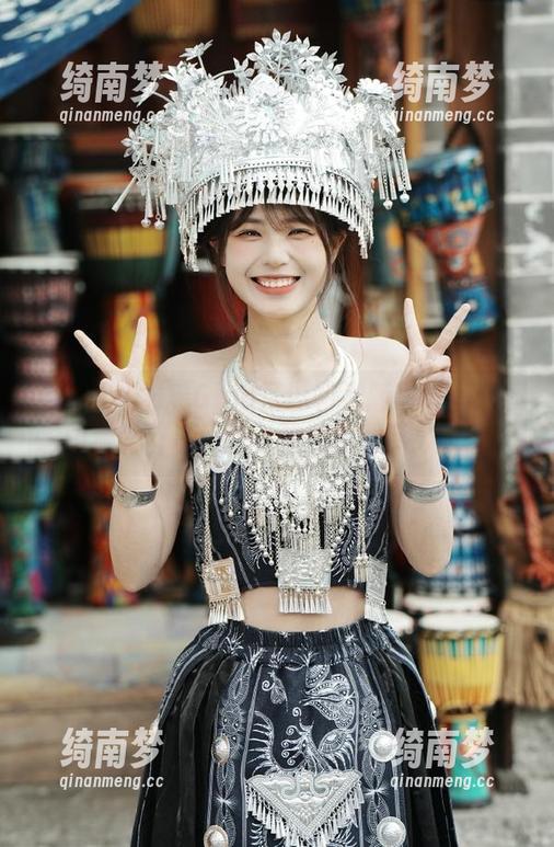 希希Gina 微密圈 - 希希Gina圣诞特别版写真集:五彩斑斓的节日幻想,欢迎免费下载收藏!
