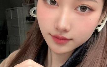 高清图集一探年年Nnian洗衣房的秘密，展现独特摄影风格与创意