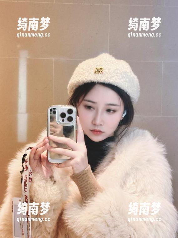走进年年Nnian的世界，分享那些令人惊艳的美图：“蛇来运转”的奇幻旅程