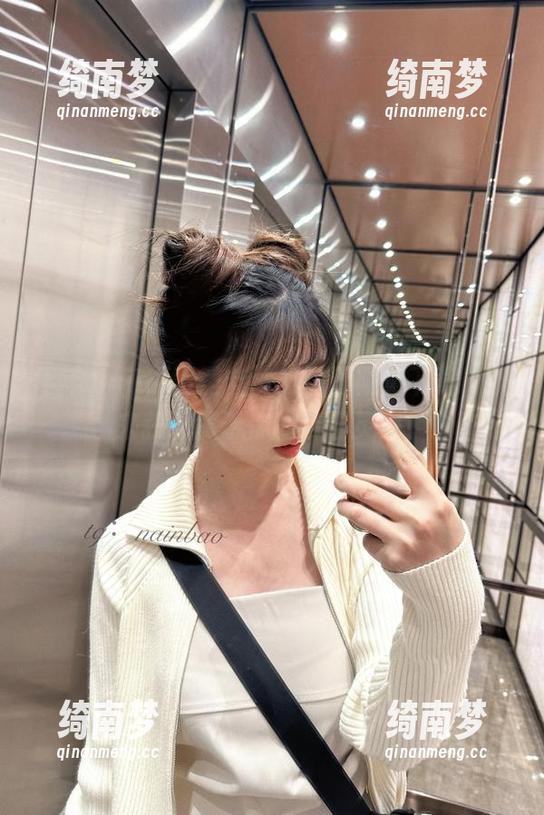 年年Nnian万圣节梦幻套图限量下载，快来获取属于你的节日灵感！