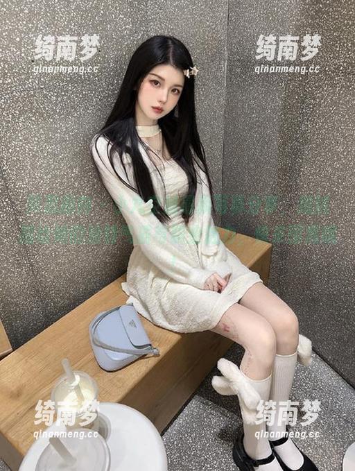 异思趣向-小九 异思趣向 - 小九空姐最新写真分享,细腻描绘她的独特气质与职业魅力,快来围观哦!