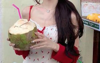 微密圈 - 张思允nice的吊带黑丝作品，观看这一系列如何打破传统视觉禁忌