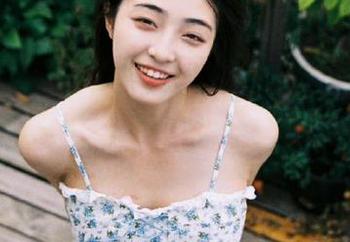 推女神 - 免费推荐施忆佳红裙写真资源，感受她那份优雅与自信，绝对不容错过！