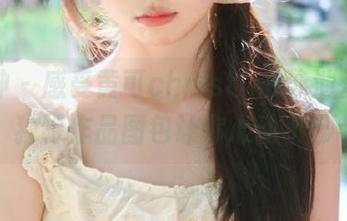 推女神 - 感受黄可christine泳池魅力，独特作品图包让你心动不已