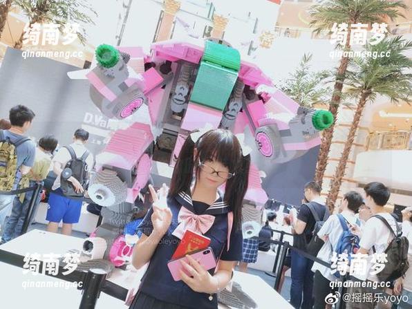 摇摇乐yoyo视觉盛宴：分享她的制服图片，体验不一样的时尚魅力！