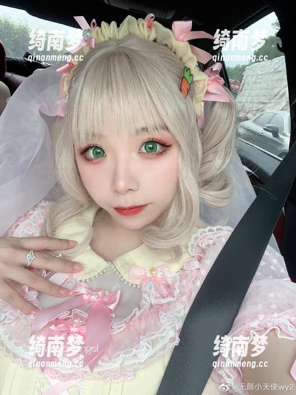 “无颜小天使wy”真是个奇葩，竟然整出“昭和太太”写真合集来分享！