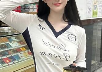 星颜社 - 袁圆短裙风情：原图展现她的独特魅力，配丰富图片欣赏