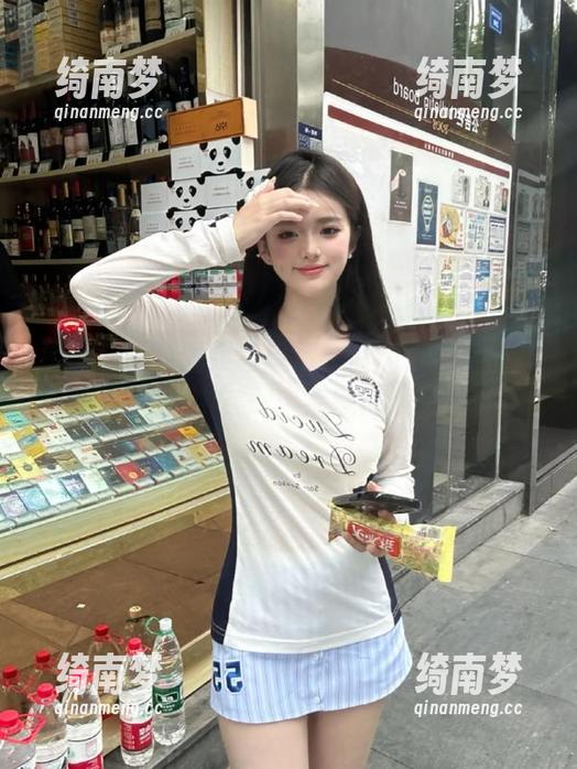 星颜社 - 袁圆短裙风情：原图展现她的独特魅力，配丰富图片欣赏