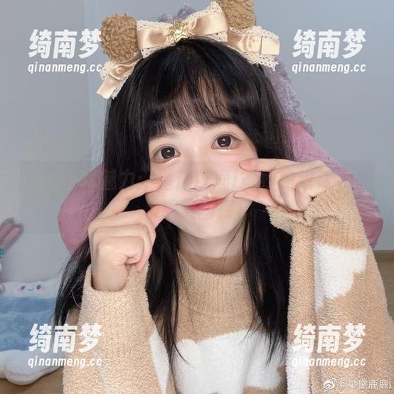 分享无尽魅力：星黛鹿鹿i罩纱豹纹泳装的精美图库