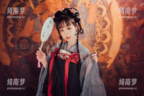 晕崽Zz的纯白意境：图集中的每一张写真都是心灵的呼唤