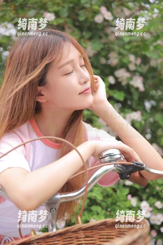 一探究竟！木棉棉OwO的私拍JK写真资源，探索少女心的无限可能！