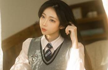 杏仁曲奇私拍合集：反差表姐的清新与娇媚交替之美