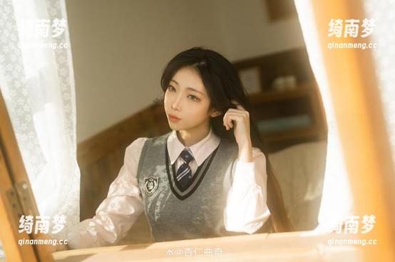 杏仁曲奇私拍合集：反差表姐的清新与娇媚交替之美