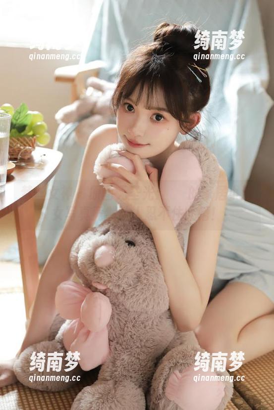 梦丝女神 - 原图无圣光：玥玥的家居小淑女写真竟然让人忍不住吐槽！