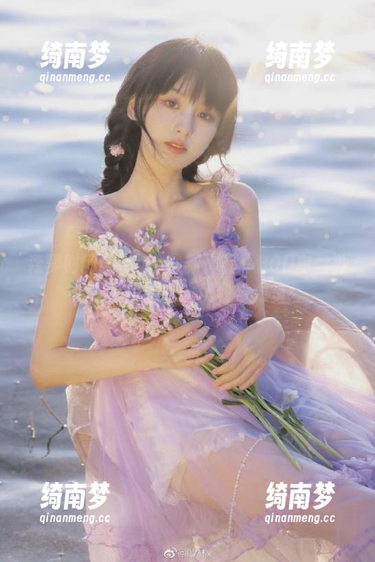 森萝财团-Aika 森萝财团 - Aika最新作品:80D白丝外景体操服中的优雅与力量