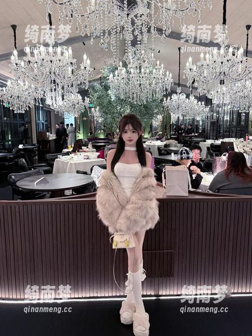 森萝财团-Sia 森萝财团 - 走进Sia红裙的世界:引人入胜的图片合集,展示她的独特风范