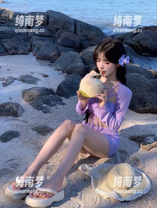 森萝财团的黑丝水手服合集，天台上演魅惑时刻，快来围观！