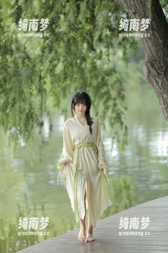 森萝财团 森萝财团全新高清图集,走进校服死库水浴缸的梦幻世界