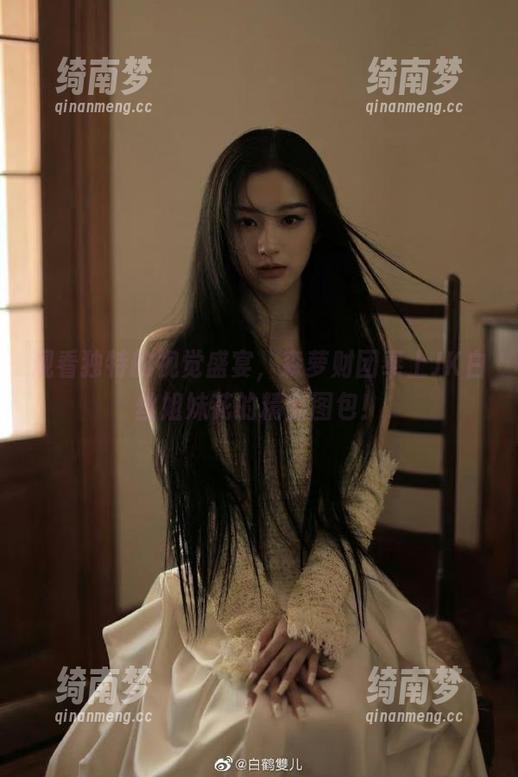 观看独特的视觉盛宴，森萝财团奉上JK白丝姐妹花的精美图包！