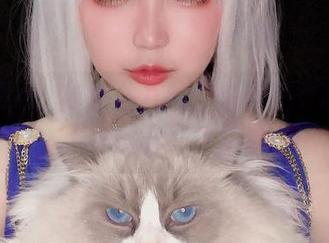 时尚焦点：椒妮佐仁的网袜作品分享，点燃你的穿搭灵感！