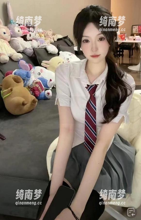模范学院-婠婠么 模范学院 - 最新美图来了!婠婠么演绎短裤风潮,魅力四射!