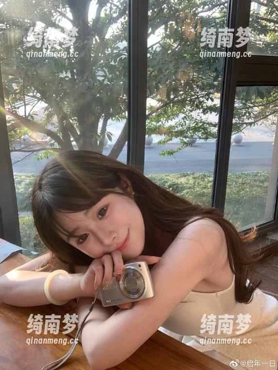 模范学院 - 徐cake短裤写真精选原图，捕捉夏日的清新与自在