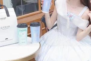 模范学院 - 慕羽茜校园写真合集，展现青春瞬间的绝美套图，带你领略她的风采！
