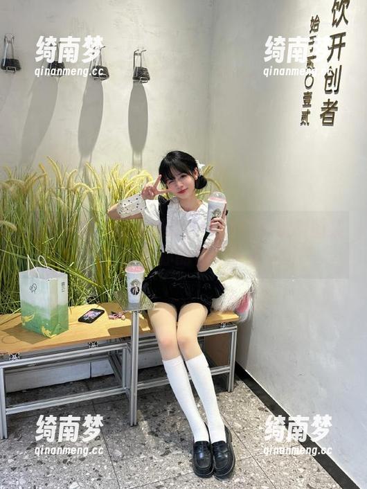 模范学院-郑颖姗Bev 模范学院 - 郑颖姗Bev灰丝写真定制图集:惊艳你的视觉享受